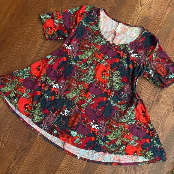 EUC Lularoe Perfect T - Picture 1 of 4